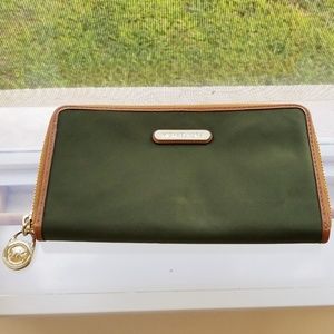 Michael Kors Ziparound Wallet